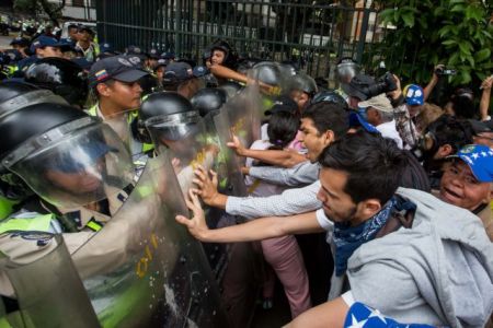 Βενεζουέλα: Τα στρατοδικεία έχουν στείλει στη φυλακή 155 πολίτες
