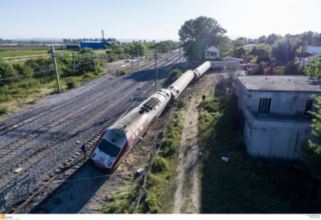 Συλλυπητήρια Τσίπρα στις οικογένειες των θυμάτων στο σιδηροδρομικό δυστύχημα
