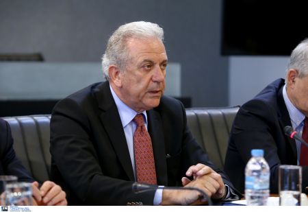 Αβραμόπουλος: Μέτρα κατά της Ουγγαρίας για το προσφυγικό