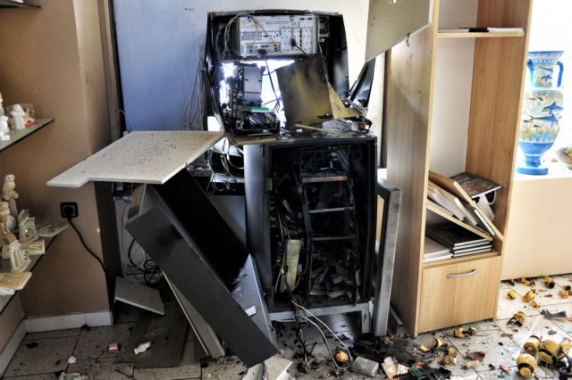 Εύβοια: Ανατίναξαν και διέρρηξαν ATM στην Αμάρυνθο