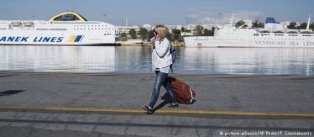 Τα συνδικάτα παραλύουν την Ελλάδα, γράφει το Spiegel