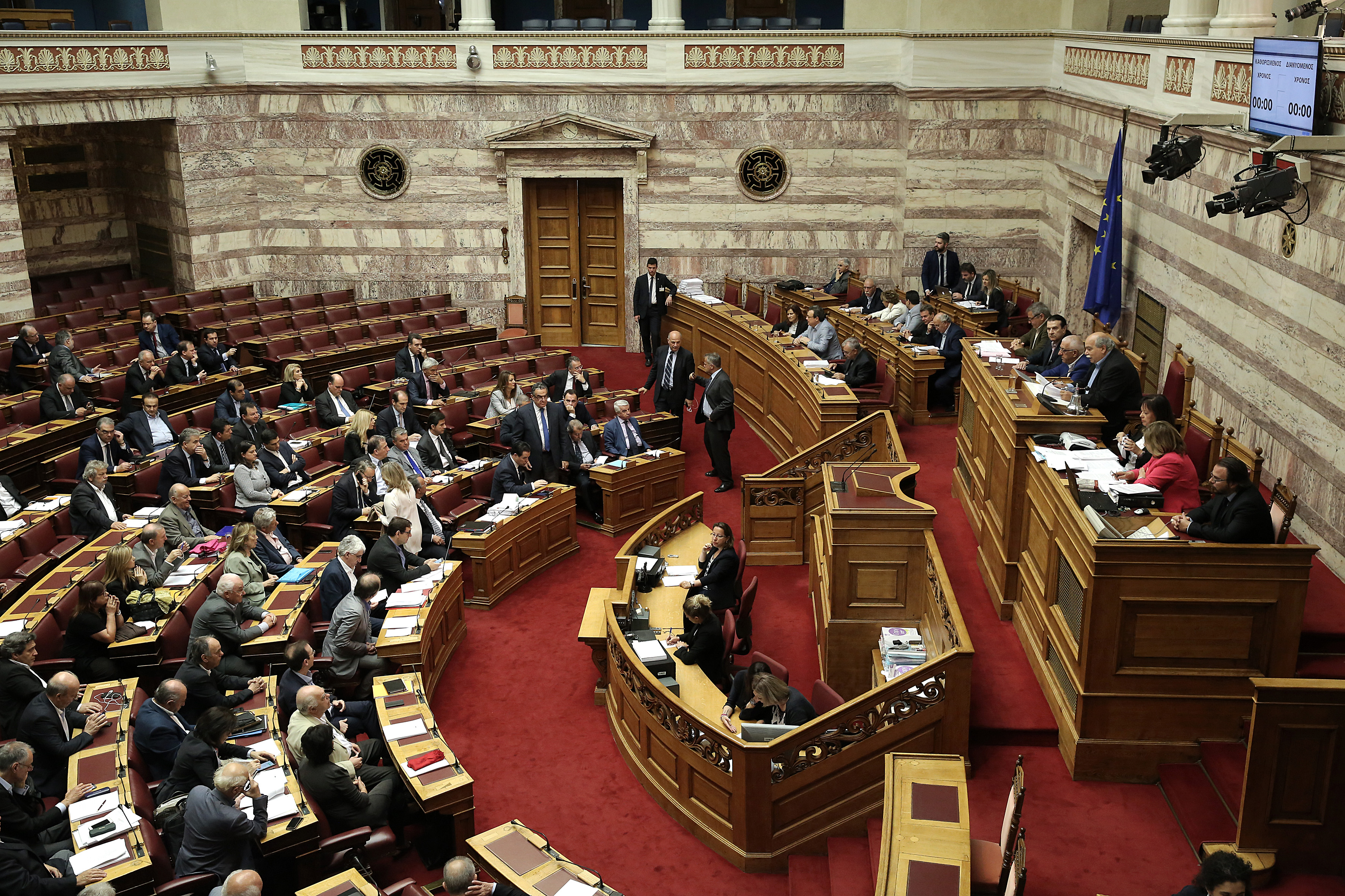 Βουλή: Ψηφίστηκε με 153 ψήφους το πολυνομοσχέδιο για τα προαπαιτούμενα της β’ αξιολόγησης