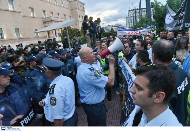 Στο στόχαστρο της τρόικας τα ειδικά μισθολόγια