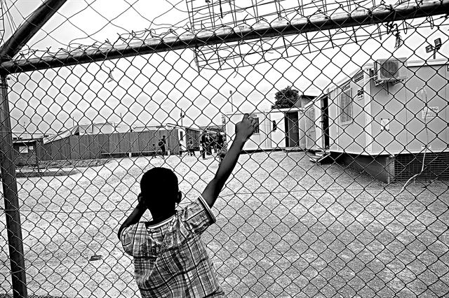 Τα «αόρατα παιδιά», οι ΜΚΟ και οι πιάτσες της κακοποίησης