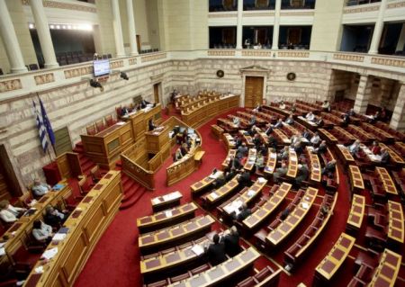 Στη Βουλή θα συζητηθεί η άρνηση γονέων να εμβολιάσουν τα παιδιά τους