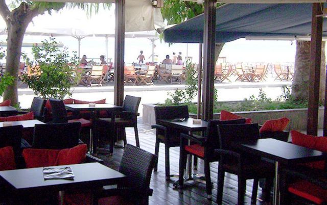 Απλουστεύεται η γραφειοκρατία για την αδειοδότηση καταστημάτων