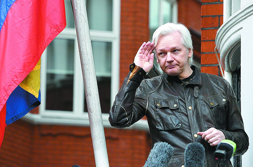 Σφίγγει ο κλοιός για τον Τζούλιαν Ασάνζ