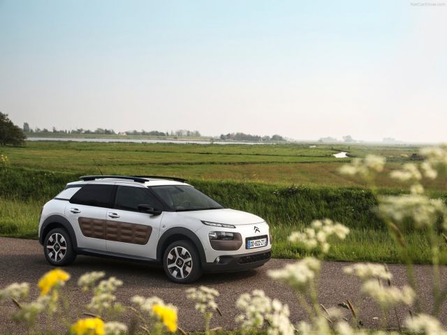Citroen C4 Cactus: Τραβάει τα βλέμματα