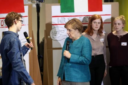 Η Μέρκελ εκτίναξε το ευρώ στα υψηλότερα εξαμήνου