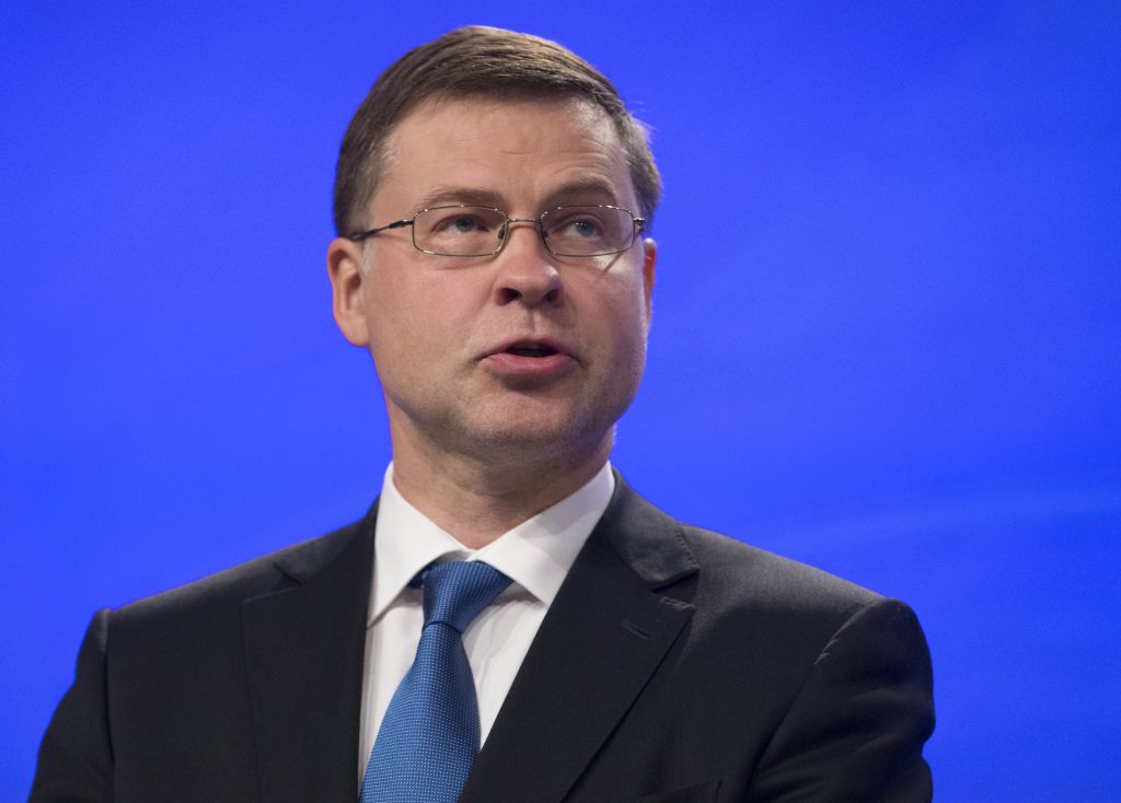 Ντομπρόβσκις: Αμεση εκταμίευση της επόμενης δόσης προς την Ελλάδα