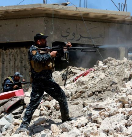 Σφοδρή μάχη για την Ανατολική Συρία για να καταλάβουν τον χώρο που αφήνει το ISIS