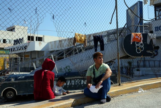 Ολοκληρώνεται η καταγραφή των προσφύγων στο Ελληνικό ενόψει της μεταφοράς τους