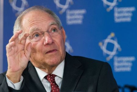 Σόιμπλε: Στο μισό το εμπορικό πλεόνασμα της Γερμανίας χωρίς τα μέτρα της ΕΚΤ