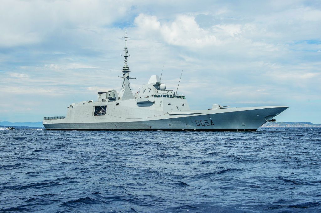 Ο επίμονος «έρωτας» με τις φρεγάτες