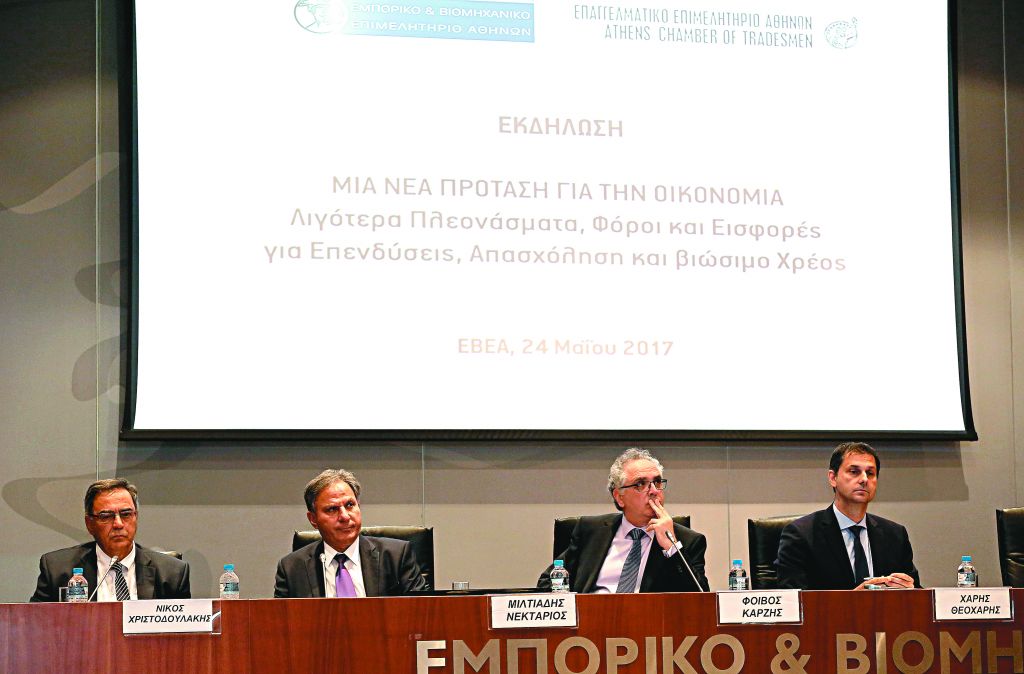 Επανεκκίνηση της οικονομίας με μείωση εισφορών και φόρων