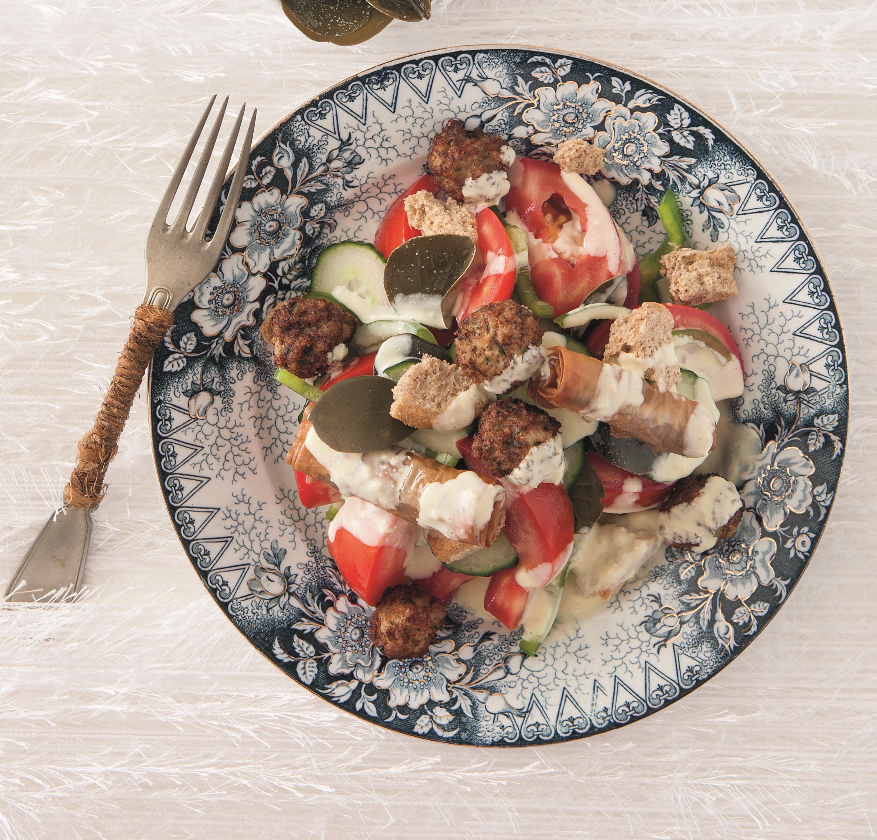 Η ΠΡΟΤΑΣΗ ΤΗΣ ΗΜΕΡΑΣ Χωριάτικη με λουίζα και κεφτεδάκια