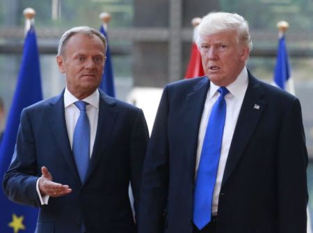 Στις Βρυξέλλες ο Τραμπ για την πρώτη συνάντησή του με αξιωματούχους της ΕΕ