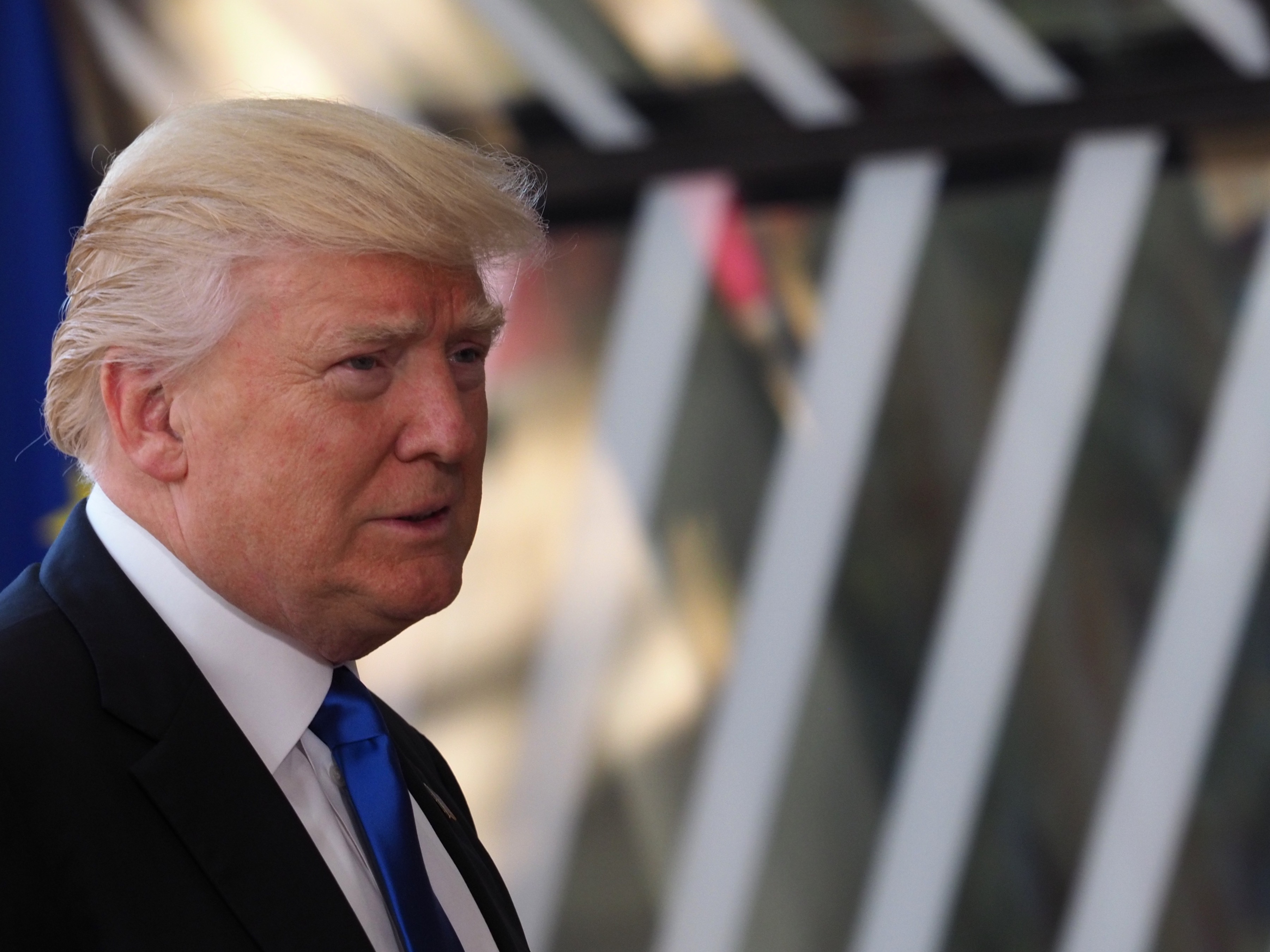 Ο Τραμπ κάνει τον Μπους να δείχνει καλύτερος