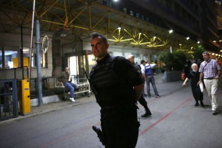 Οι γιατροί δεν ανησυχούν για τον Λ.Παπαδήμο – Εξιτήριο για τους φρουρούς του