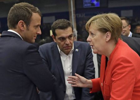 Τηλεφωνική επικοινωνία Τσίπρα με Μέρκελ, Μακρόν και Τουσκ για το χρέος