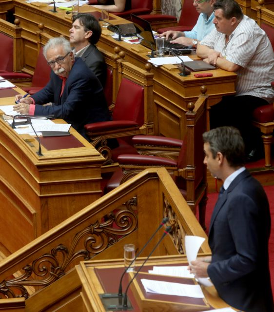 Μετωπική σύγκρουση με αιχμή την Παιδεία