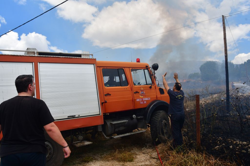 Υπό μερικό έλεγχο η πυρκαγιά στη Σητεία Κρήτης