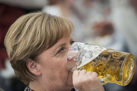 «Διορθώνει» το Βερολίνο την έμμεση αναφορά Μέρκελ στον Τραμπ