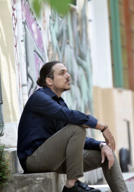 Νίκος Α. Μάντης: «Η γλώσσα μας συμπυκνώνει το φορτίο που κουβαλάμε» | tovima.gr