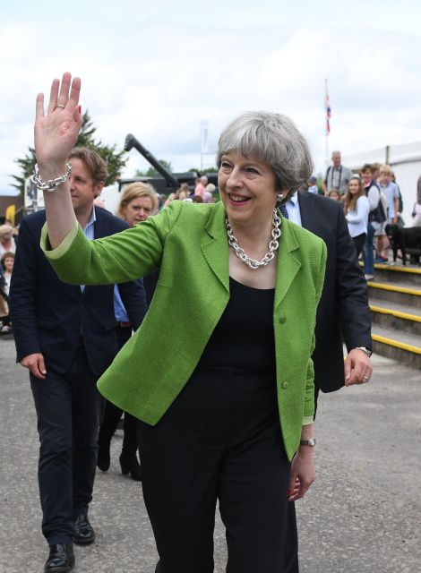 Πώς η Τερέζα Μέι «κλονίζει» τη στερλίνα