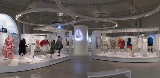 Βάλε ένα Balenciaga και φύγαμε