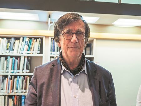 Μετέωροι μπροστά στην άβυσσο