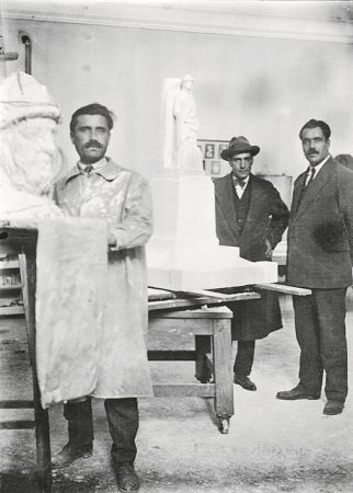 Τα νεότερα αθηναϊκά γλυπτά