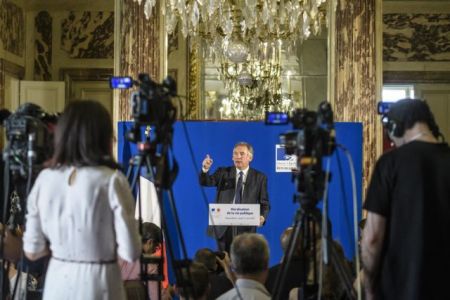 Γαλλία: Υπουργοί, βουλευτές δεν θα προσλαμβάνουν μέλη της οικογένειάς τους