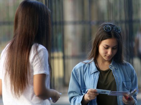 Πανελλαδικές 2017- Προτεινόμενα θέματα Νεοελληνικής Γλώσσας Γ’ Λυκείου