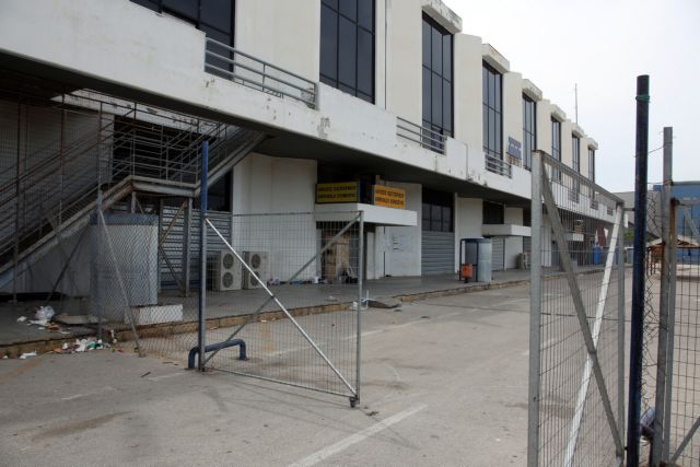 Η επόμενη ημέρα στον ερειπωμένο πια καταυλισμό του Ελληνικού