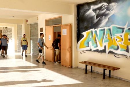 Στα ειδικά μαθήματα εξετάζονται οι υποψήφιοι των πανελλαδικών – Τα θέματα στα αγγλικά