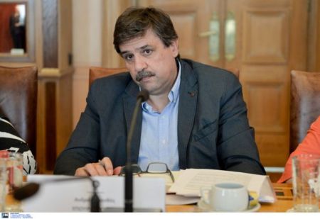 Ξανθός: Δεν αλλάζει το εργασιακό κεκτημένο νοσοκομειακών γιατρών