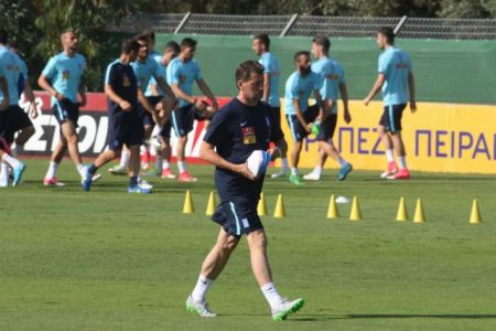 Πέταξε για τη Βοσνία με στόχο να μη χάσει η Εθνική