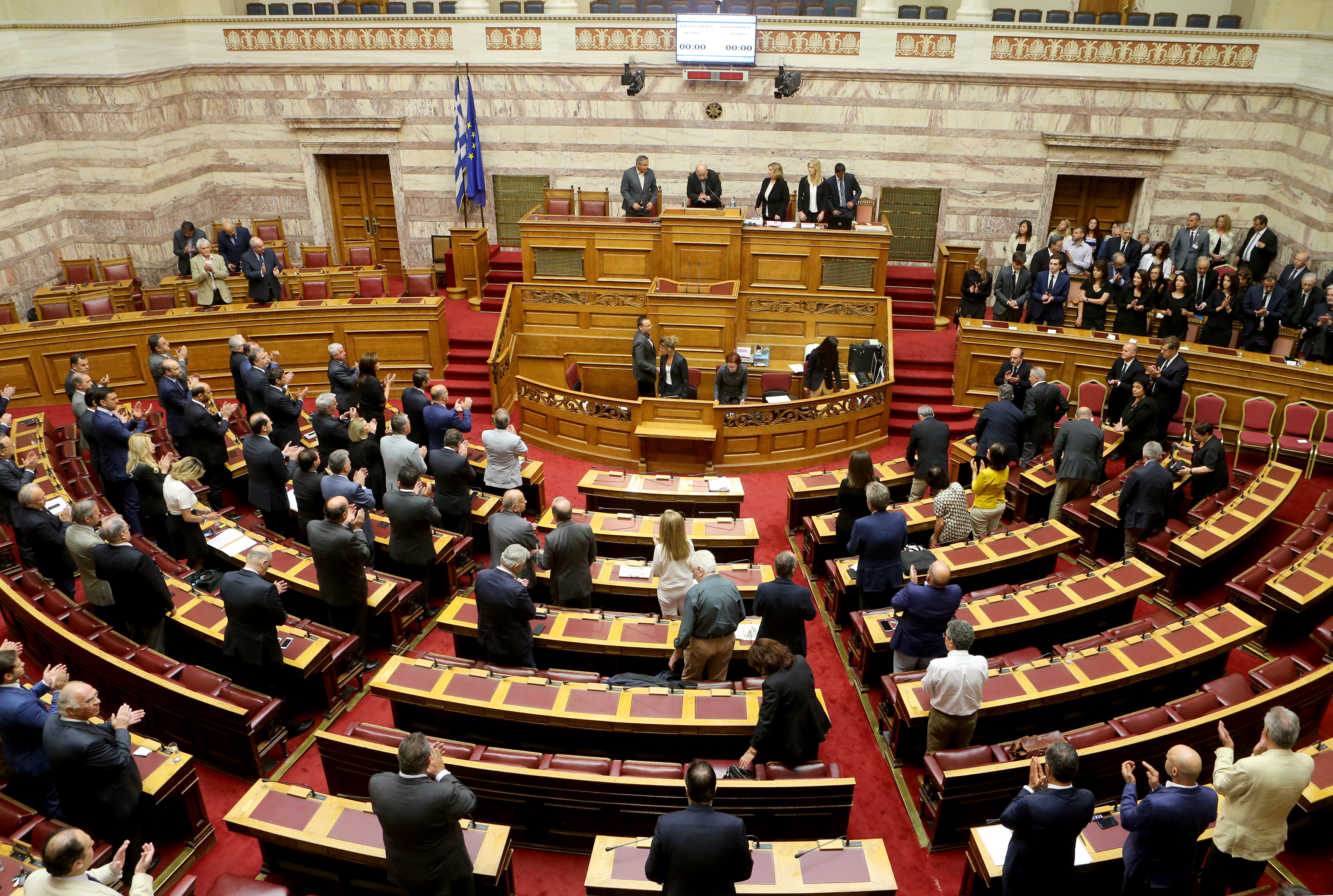 Βουλή: Εγκρίθηκαν οι τροπολογίες με τα προαπαιτούμενα