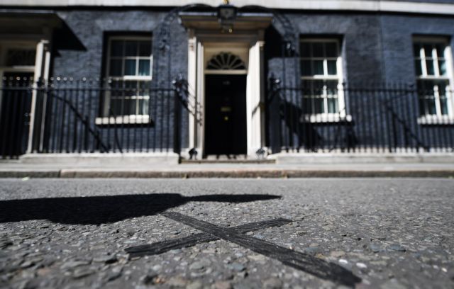 Βρετανία: κάλπες στη σκιά των τρομοκρατικών επιθέσεων και στο βάθος Brexit