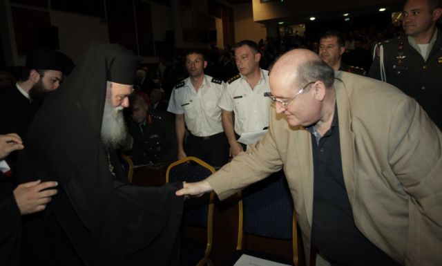 Ο Φίλης σηκώνει το… λάβαρο του διαχωρισμού Κράτους – Εκκλησίας