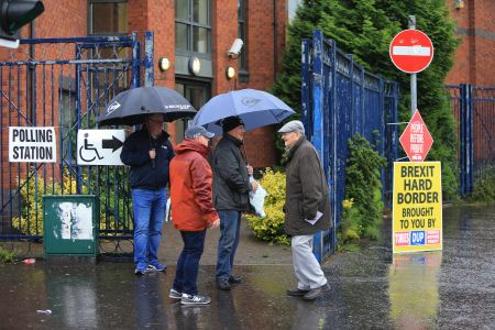 Tovima.gr: Παρακολουθήστε την διαδικτυακή συζήτηση μέσω Facebook και Twitter για τις βρετανικές εκλογές