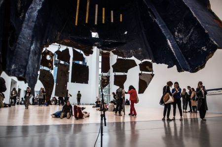 Αυλαία για την documenta 14 με 300.000 επισκέπτες