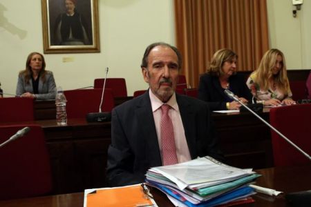 Ο όγκος των στοιχείων τινάζει στον αέρα το σκάνδαλο «Ντυνάν»