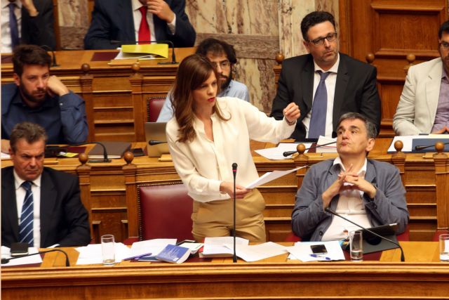 Ατακτη υποχώρηση για εργασιακά και συντάξεις