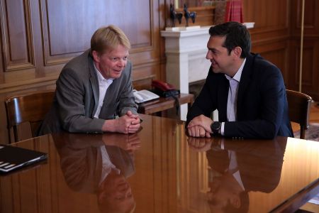 Οικονομία και εργασιακά στη συνάντηση Τσίπρα-Χόφμαν