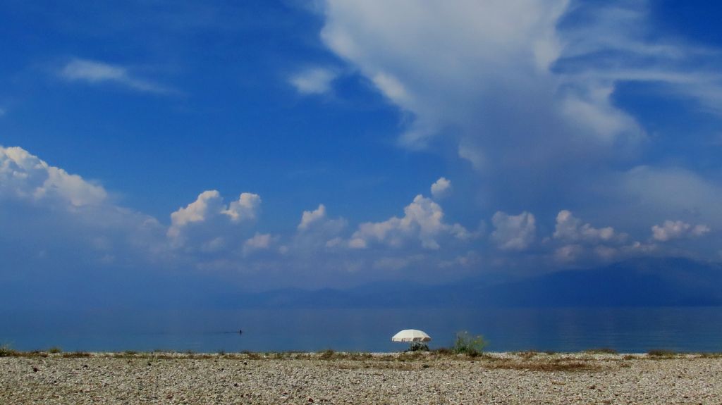 Συννεφιά και τοπικές βροχές το Σάββατο – Εως τους 32 βαθμούς η θερμοκρασία