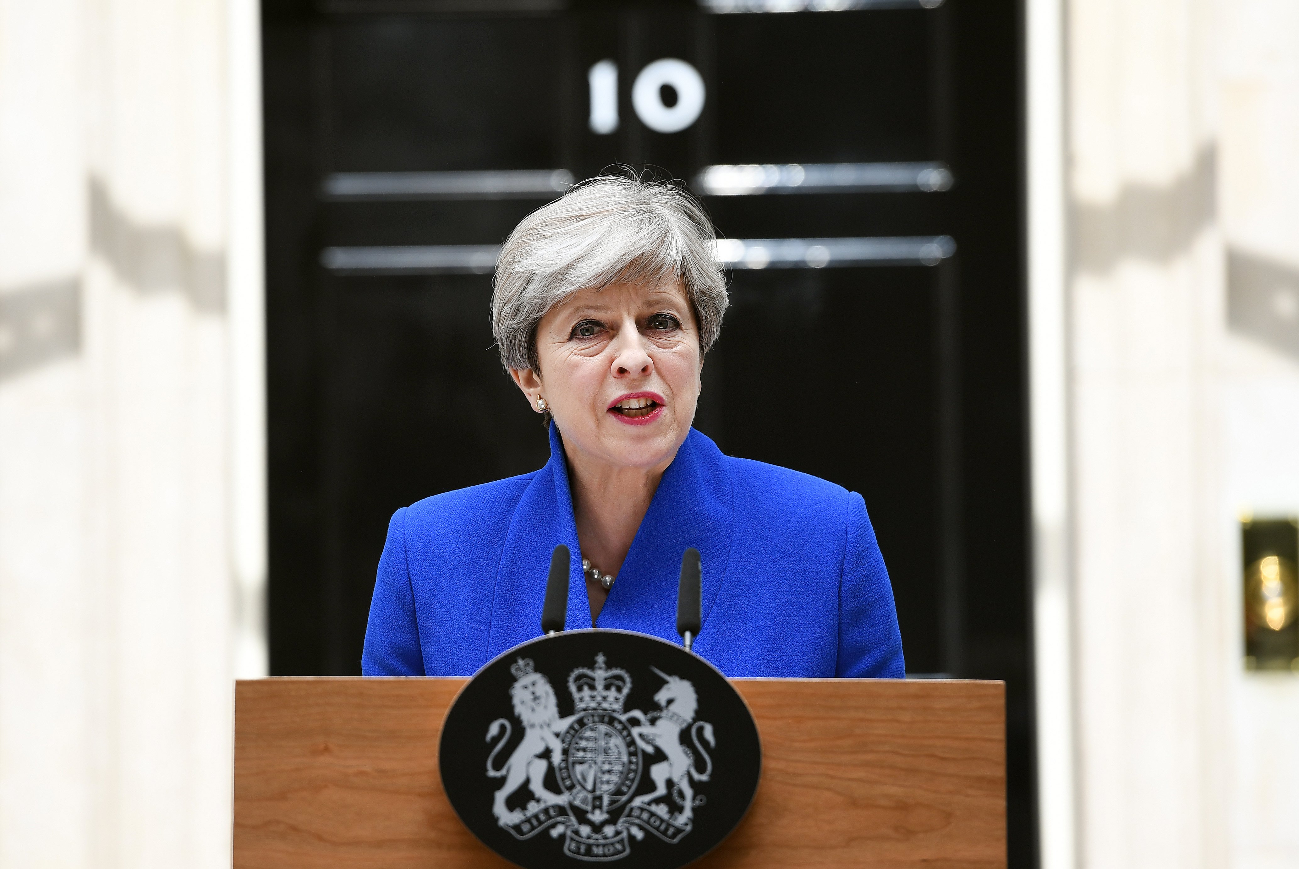 Βρετανία: To βορειοϊρλανδικό DUP άρχισε τα «καψώνια» στην Τερέζα Μέι