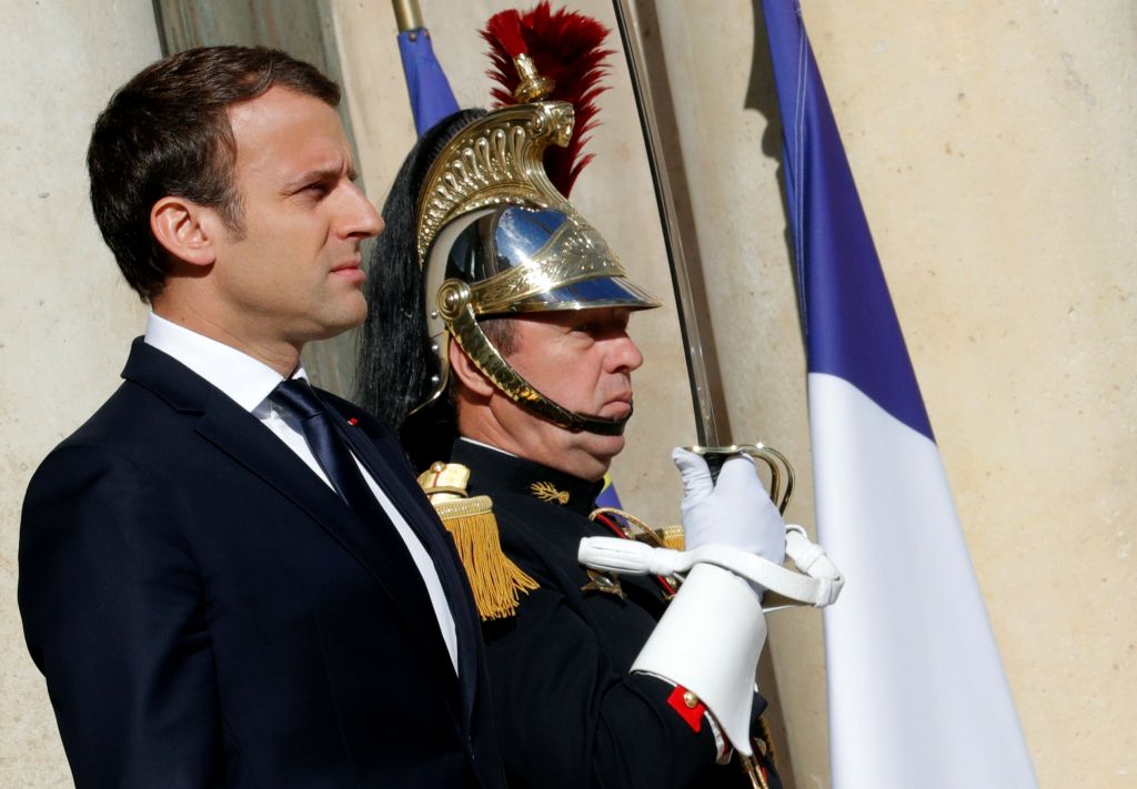 Γαλλικός Τύπος: Ο Μακρόν καθαρίζει το παιχνίδι