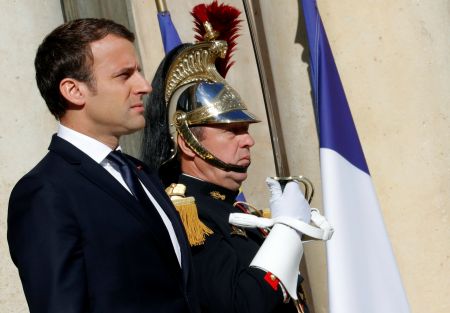 Γαλλικός Τύπος: Ο Μακρόν καθαρίζει το παιχνίδι